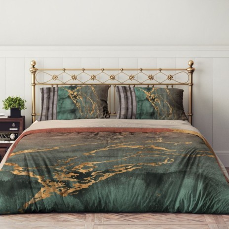 Lenjerie de pat dublu din bumbac 100% ranforce, model Sasa, cu imprimeu marmură verde și accente aurii pentru un decor elegant.