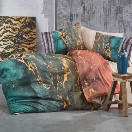 Lenjerie de pat dublu din bumbac 100% ranforce, model Sasa, cu imprimeu marmură verde și accente aurii pentru un decor elegant.