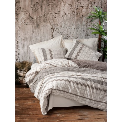 Lenjerie de pat din bumbac ranforce 100% cu model geometric și zig-zag în nuanțe de maro și bej, decorată cu detalii liniate și texturate