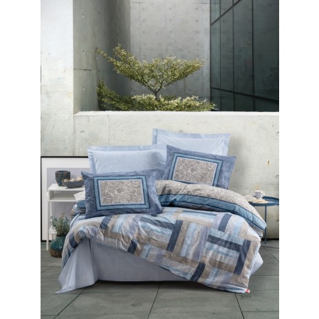 Lenjerie de pat din bumbac ranforce 100% cu model geometric în nuanțe de albastru și gri, decorată cu detalii florale și accente pastelate