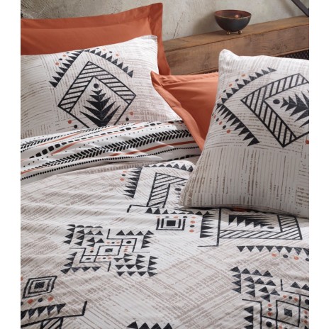 Lenjerie de pat dublu din bumbac 100% ranforce, model Lenuta Cinamon, cu design geometric negru și alb pe fundal alb.