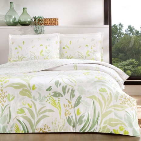 Lenjerie de pat TAC cu model botanic în nuanțe de verde pe fond alb, confecționată din mako-satin 100% bumbac