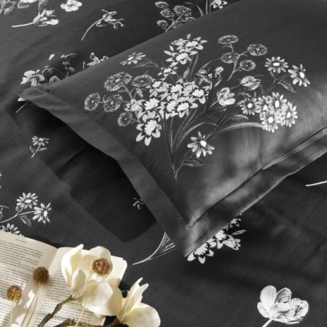 Lenjerie de pat cu flori gri-închis TAC Roxane, model elegant, set de 4 piese din mako-satin