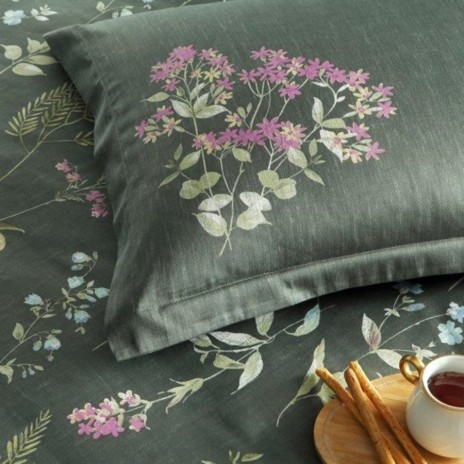 Lenjerie de pat din bumbac satinat Ruth TAC, set 4 piese, design floral, culori verde și roz.