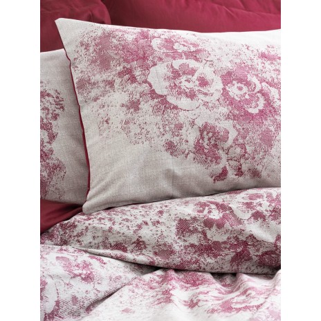 Lenjerie de pat Vilda-Claret Red cu nuanțe de roșu și gri, floricele elegante