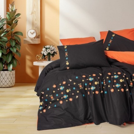 Lenjerie pat dublu bumbac 100% ranforce Cotton Box Liker Negru, cu broderie florală manuală multicoloră pe fundal negru și față cărămizie