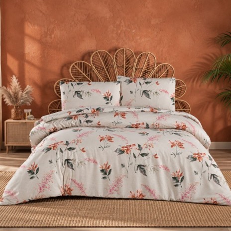 Lenjerie pat Karen Maro First Choice din bumbac 100% ranforce cu elastic si imprimeu floral maro caramiziu pe fundal crem
