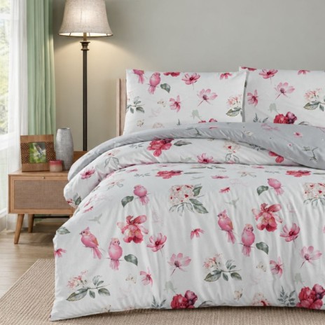 Lenjerie pat Parret First Choice din bumbac 100% ranforce cu elastic si imprimeu cu pasarele roz flori si fluturi pe fundal deschis