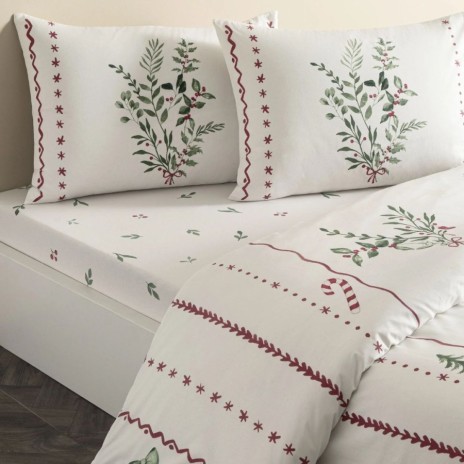 set lenjerie Craciun TAC Mistovia in dormitor, detaliu imprimeu Craciun fosforescent TAC Mistovia