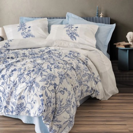 Lenjerie pat dublu Linora cu imprimeu floral albastru pe fundal alb-crem