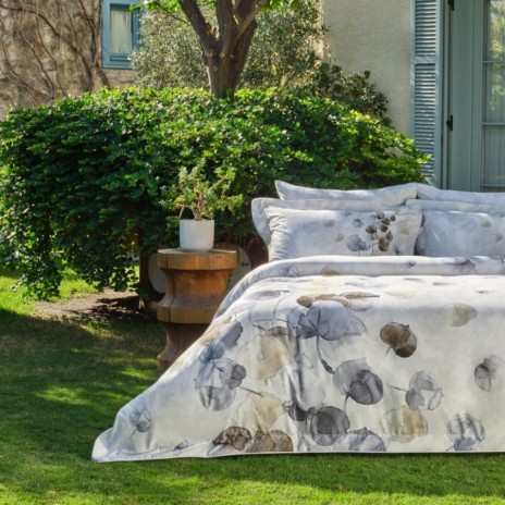 Lenjerie pat dublu satin TAC Aceline cu imprimeu botanic abstract in nuante de gri, bej, grej si taupe