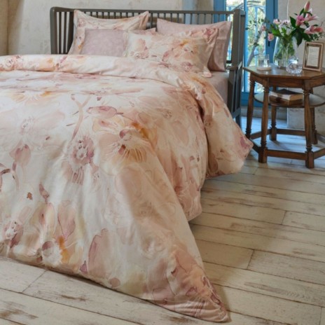 Lenjerie pat dublu satin TAC Camile Pembe cu imprimeu floral roz piersica si crem, efect acuarela
