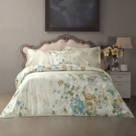 Lenjerie pat dublu satin TAC Celesse cu imprimeu floral elegant in nuante de crem, bej, ivoire si bleu pastel