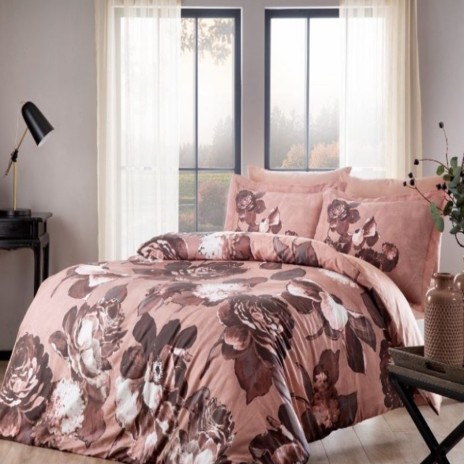 Lenjerie de pat dublu satin de lux TAC model Avila cu imprimeu floral digital și nuanțe roz-maro, fabricată din 100% bumbac satinat.