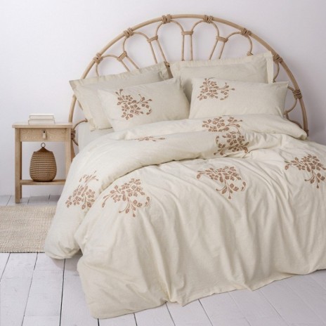 Lenjerie pat in si bumbac cu broderie florala, Cotton Box, Kaneli Bej – 6 piese, crem cu flori stilizate scorțisoara