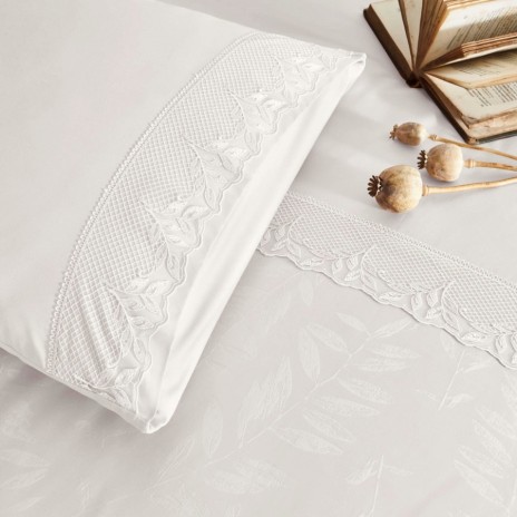 Lenjerie de pat Jacquard Satin de Lux 6 Piese TAC Clarette Ecru, detalii complexe, bumbac satinat
