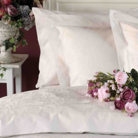 Lenjerie de pat dublu satin de lux cu design jacquard ecru, set elegant TAC în dormitor