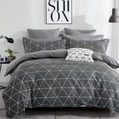 Lenjerie de pat percale cu modele geometrice triunghiuri albe pe fundal gri, set 6 piese, fabricată în România.