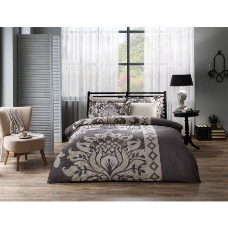 Lenjerie de pat din bumbac 100% satinat model Claudia Gri cu design baroc și detalii florale în nuanțe de gri și bej.