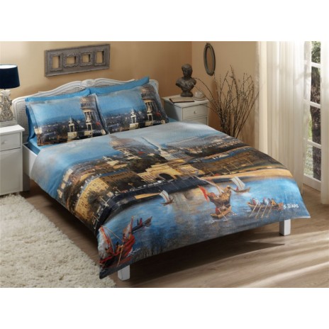 Lenjerie de pat Nikas bumbac cu design urban viu colorat pe fundal albastru și galben.
