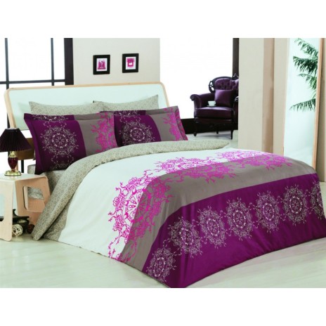 Lenjerie de pat din bumbac ranforce Bahar Home Valentina V2 cu design sofisticat în nuanțe de mov și gri, cu motive ornamentale delicate.