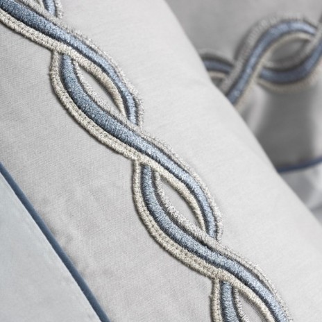 Lenjerie de pat din bumbac satinat Brode Saten Cotton Box, set 6 piese, design elegant cu broderii sofisticate, culoare gri rafinat.
