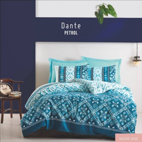 Lenjerie de pat din bumbac ranforce Dante Petrol Blue cu design geometric tradițional, în nuanțe de albastru petrol, alb și turcoaz