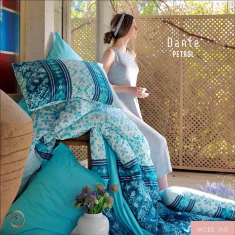 Lenjerie de pat din bumbac ranforce Dante Petrol Blue cu design geometric tradițional, în nuanțe de albastru petrol, alb și turcoaz