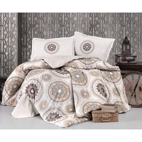 Lenjerie de pat dublu bumbac 100% Ranforce, design geometric sofisticat cu motive circulare maro și auriu pe fundal crem.