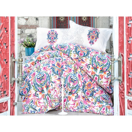 Lenjerie de pat bumbac 100% ranforce Ornella cu design modele florale și arabescuri în nuanțe vii de roz, albastru și galben.