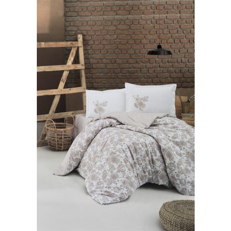 Lenjerie de pat dublu bumbac 100% ranforce Ralex Pucioasa Raven V1 cu design floral clasic în nuanțe de bej și alb.