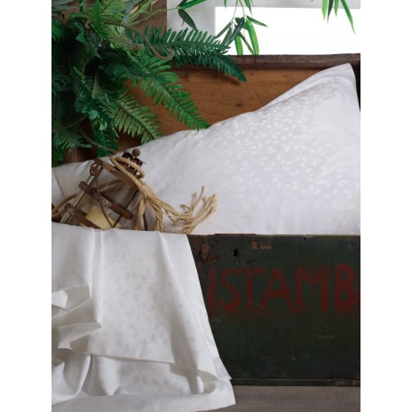 Lenjerie de pat din jacquard satin alb cu motive florale discrete