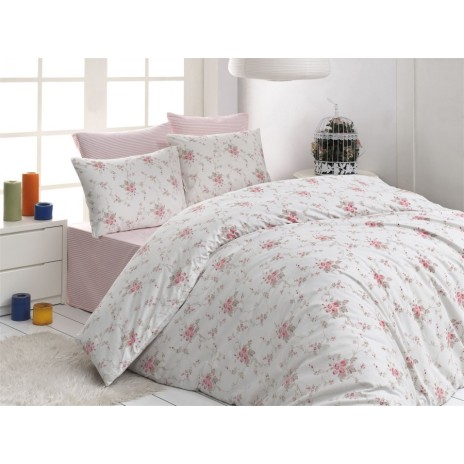 Lenjerie de pat din bumbac ranforce Bahar Home Karin V4 cu design floral romantic în nuanțe de roz și verde pe fundal alb.