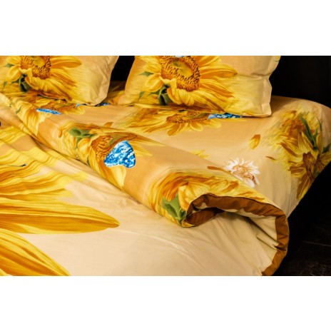 Lenjerie de pat dublu cu imprimeu 3D de floarea-soarelui și fluturi albaștri pe fundal galben și auriu. Lenjerii de pat 1+1 gratis.