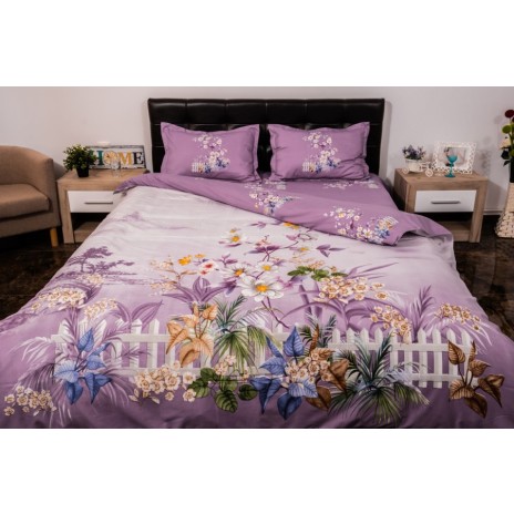 Lenjerie de pat dublu cu imprimeu 3D de grădină cu flori în nuanțe de lila și alb pe fundal mov deschis. Lenjerii de pat 1+1 gratis.