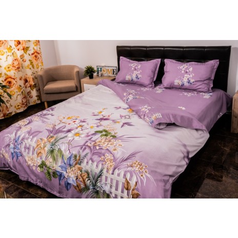 Lenjerie de pat dublu cu imprimeu 3D de grădină cu flori în nuanțe de lila și alb pe fundal mov deschis. Lenjerii de pat 1+1 gratis.