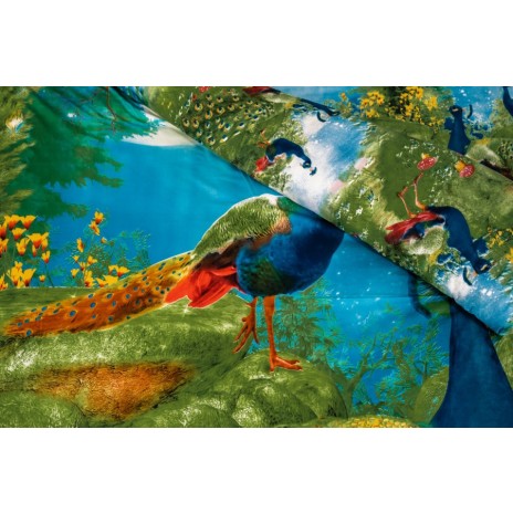 Lenjerie de pat dublu cu imprimeu 3D de păuni într-un peisaj natural luxuriant, înconjurat de vegetație verde și ciuperci. Lenjerii de pat 1+1 gratis.