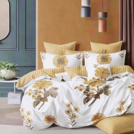 Lenjerie de pat dublu cu model floral în nuanțe de galben și maro.