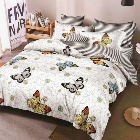 Lenjerie de pat cu fluturi multicolori pe fundal alb, oferta lenjerii de pat 1+1 gratis.