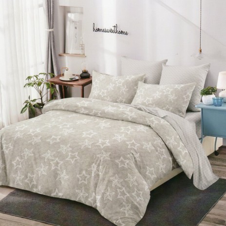 Lenjerie de pat cu steluțe albe pe fundal gri deschis, oferta lenjerii de pat 1+1 gratis.