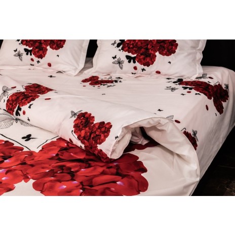 Lenjerie de pat 3D cu fluture din petale roșii pe fundal alb, set 4 piese, oferta 1+1 gratis