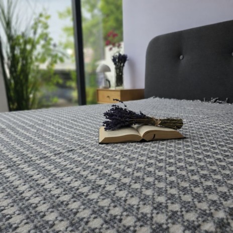 Patura bumbac si acril 200x220 cm model geometric ecru antracit cu franjuri
