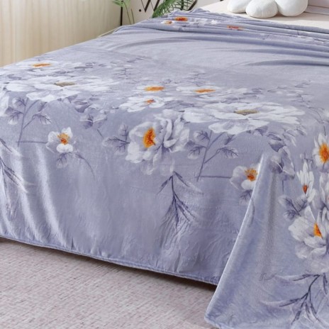 Pătură cocolino lavandă cu imprimeu floral alb și portocaliu – 200x230 cm