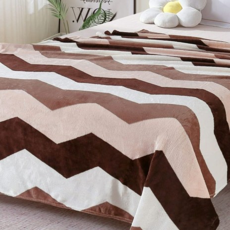 Pătură cocolino 200x230 cm cu model zig-zag în nuanțe bej, maro și crem – stil modern