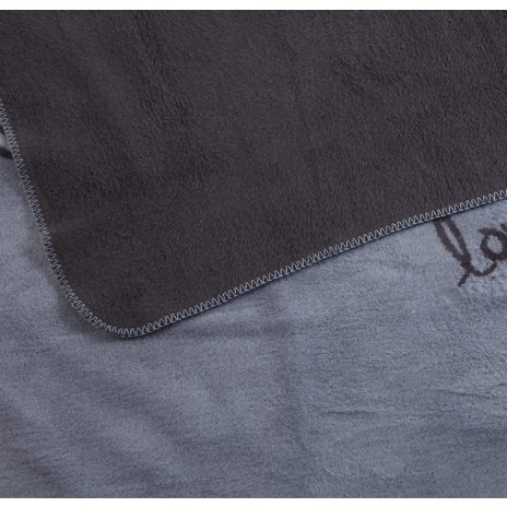 Pătură de lux Disney pentru pat dublu cu Mickey Mouse, în culoare gri, din poliester 100%, dimensiune 200x220 cm, cu desene detaliate și text Love, Mickey.