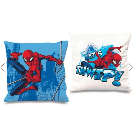 Pernuță decorativă Disney pentru copii cu Spider-Man, în culori albastru, roșu și alb, dimensiune 40x40 cm, cu desene animate detaliate și elemente grafice.