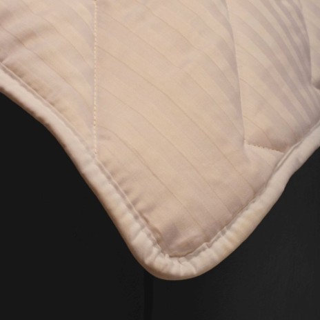 Pilota cappuccino lana 100% naturala Pucioasa 180x210 cm, fata damasc, confort si caldura pentru noptile reci de iarna