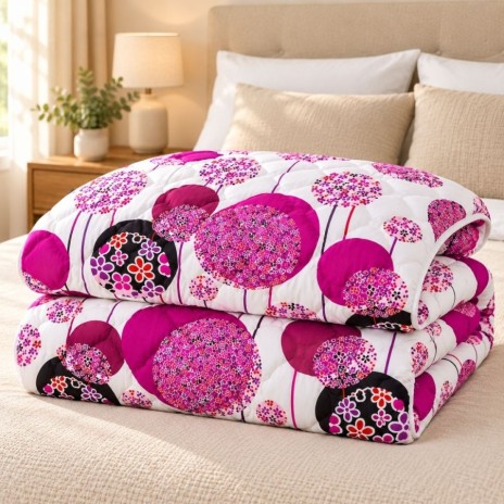 Pilota de iarna din finet 200x220 cm, cu cercuri mov si fucsia, motive florale si detalii negre pe fond alb, Ralex Pucioasa