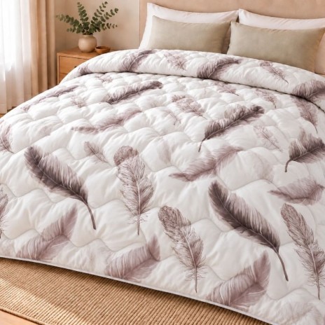 Pilota de iarna din finet 200x220 cm, cu pene maro si taupe pe fond alb, Ralex Pucioasa
