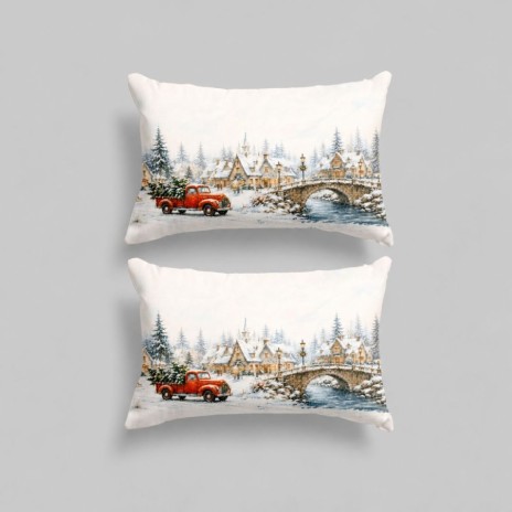 Set 2 fete de perna Craciun Home for Christmas 50x70 cm cu sat inzapezit, pod de piatra, brazi si camioneta rosie